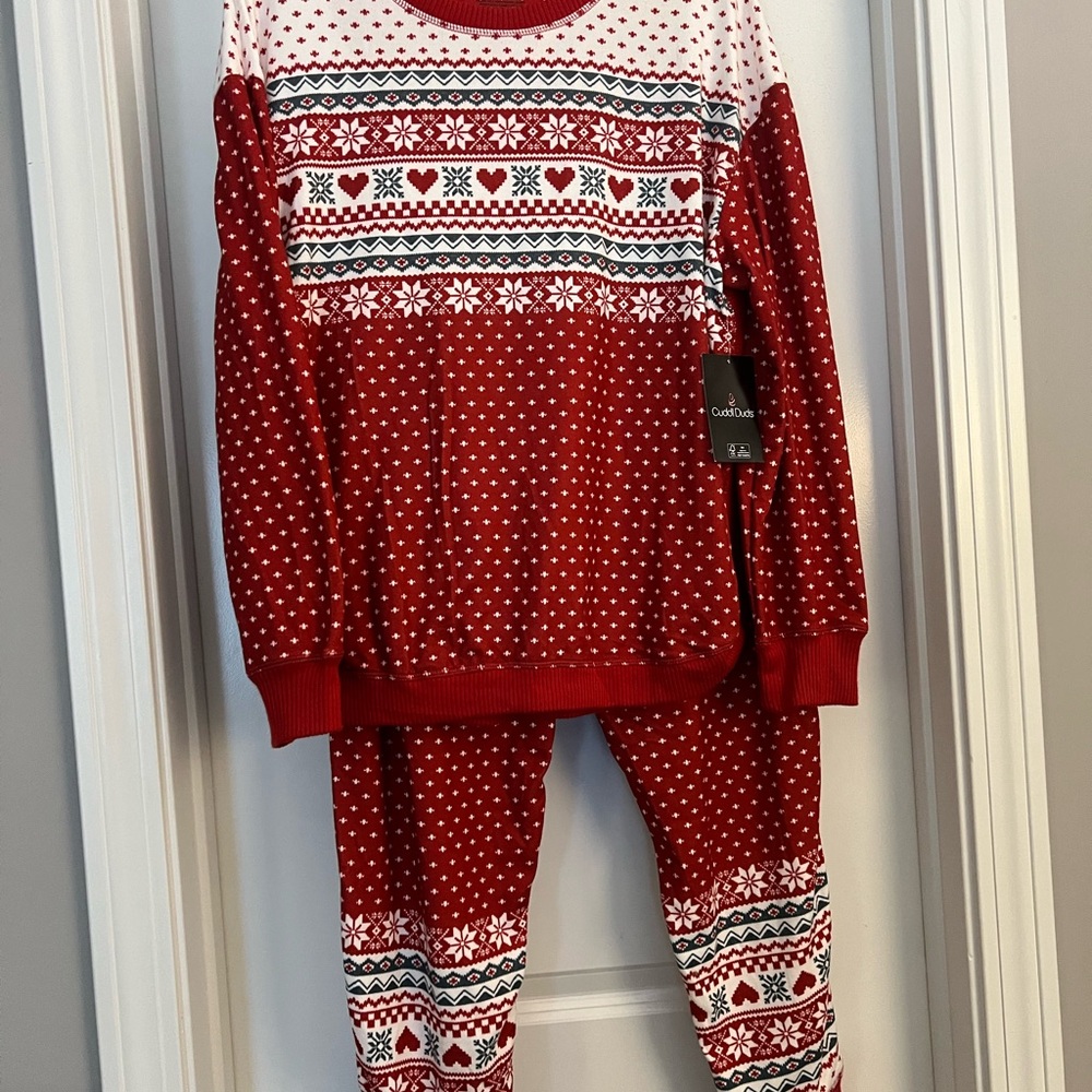 CUDDLE DUDS Cozy Red Christmas Pajamas Set